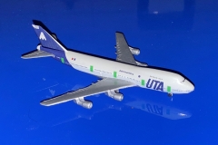 Boeing 747-2B3BM UTA